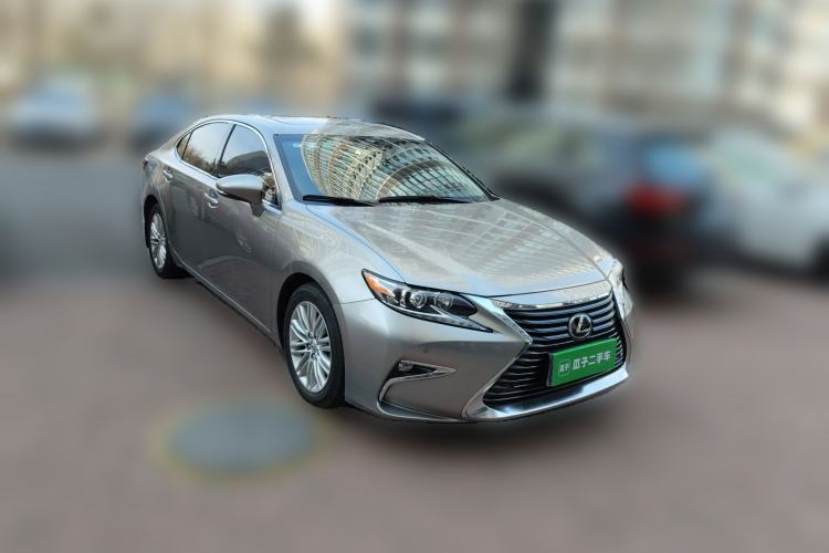 Used Lexus ES 2015 200 Comfort Edition Front Right 45 Deg
