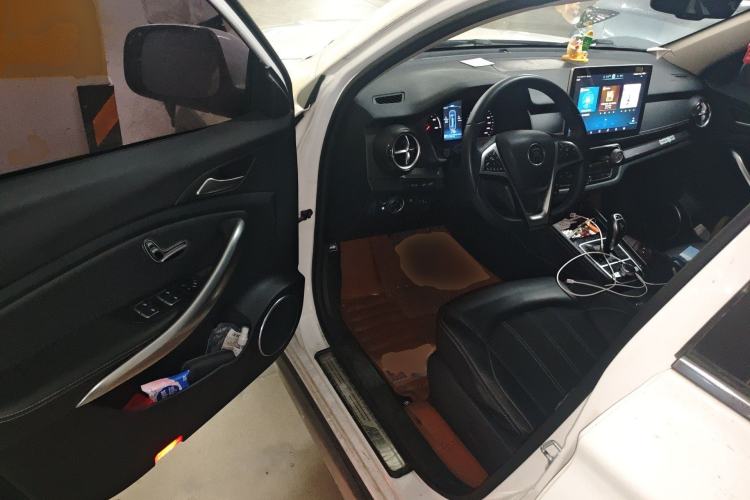 Used BYD Song New Energy 2019 Song DM 1.5TID Smart Connect Dynamic Model Driver Seat