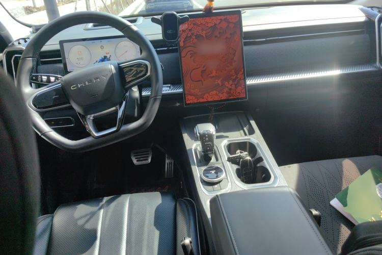 Used Chery Explore 06 2023 YUEYE Edition 1.6T Four-Wheel Drive Adventure Center Console