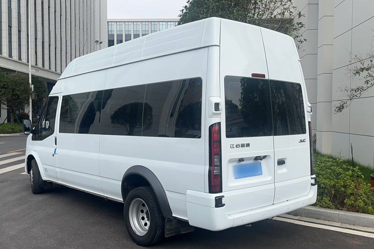 Used JMC Fushun 2023 2.0T Manual Diesel Long-Wheelbase High-Roof Business Van with Dual Rear Tires 6–9 Seats
