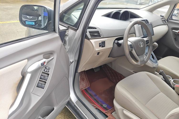 Used Toyota Verso 2015 180E CVT Crossover Edition
