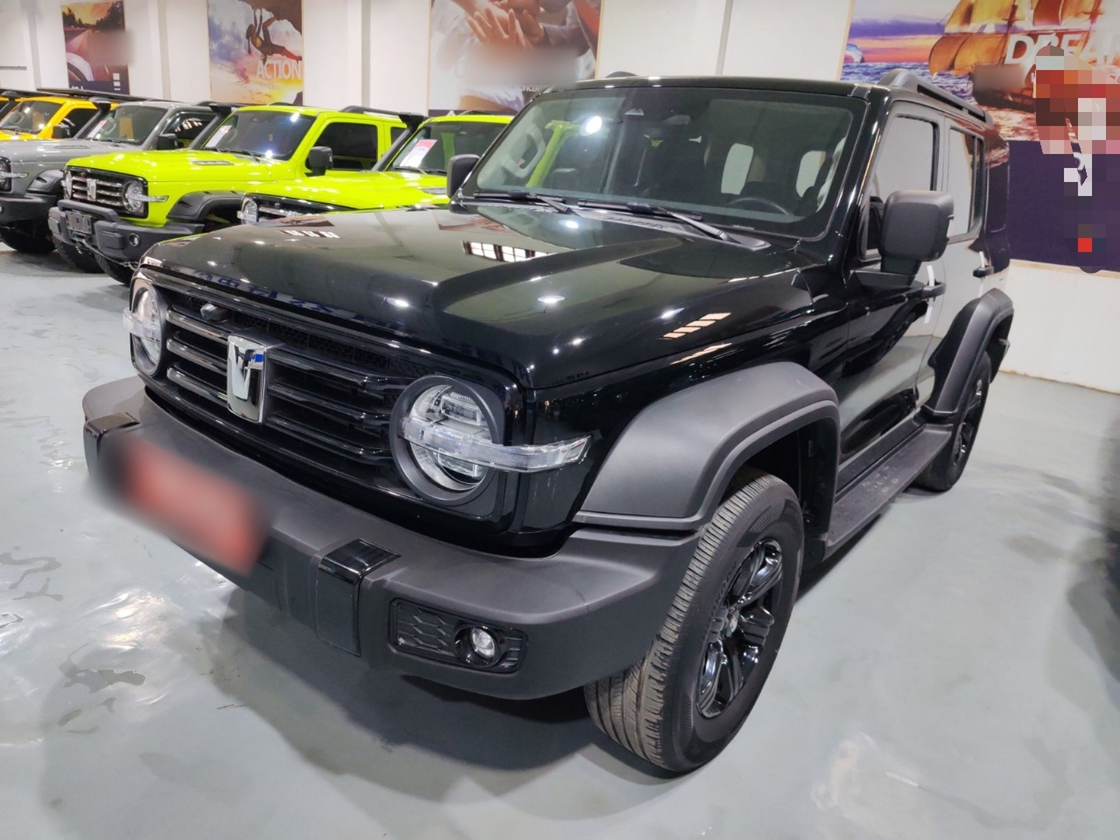 تحت مقدمة السيارة