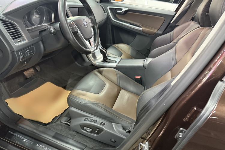 Used Volvo XC60 2017 T5 AWD Smart Upgrade Edition
