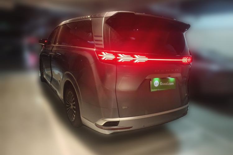 Used Denza D9 2022 DM-i 1040 Prestige Model
