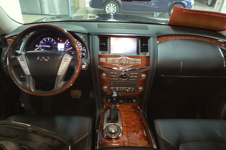 Used Infiniti QX80 2016 5.6L 4WD Center Console