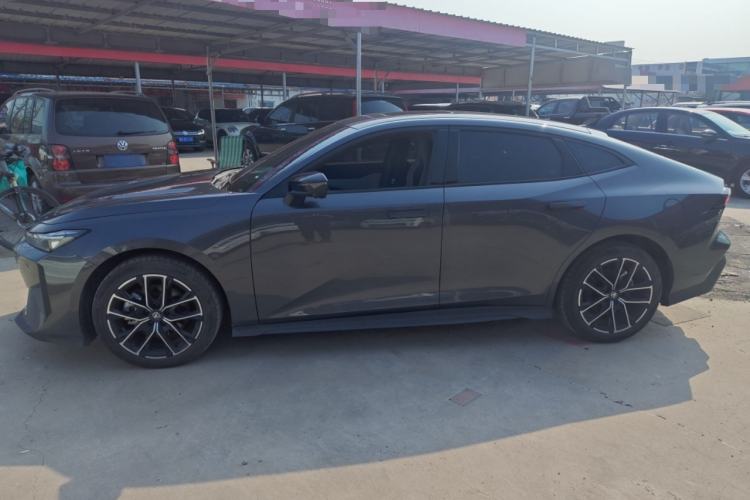 Used Changan UNI-V iDD 2024 Blue Whale Smart Electric iDD 136km ZhiKu Model