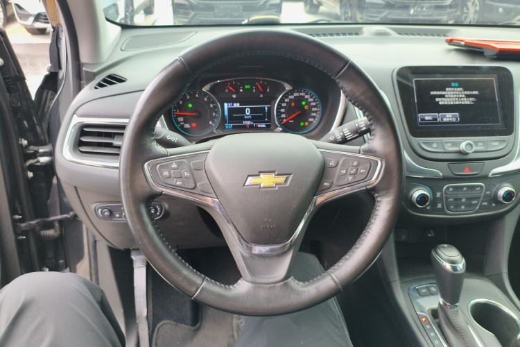 Used Chevrolet Equinox 2017 550T Automatic All-Wheel-Drive Top-Tier Version Steering Wheel
