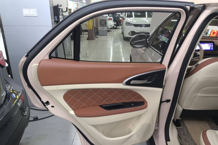 Used ORA Good Cat 2023 401 km Standard Range Premium Version Lithium Iron Phosphate Interior 8