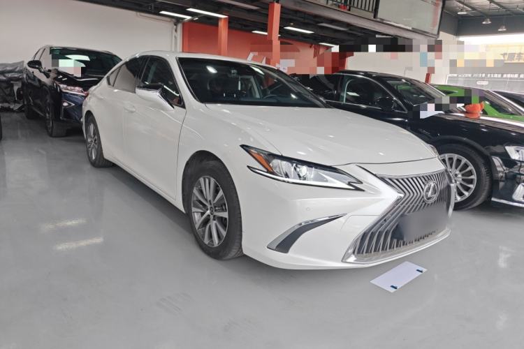 Used Lexus ES 2020 200 Luxury Edition Front Right 45 Deg
