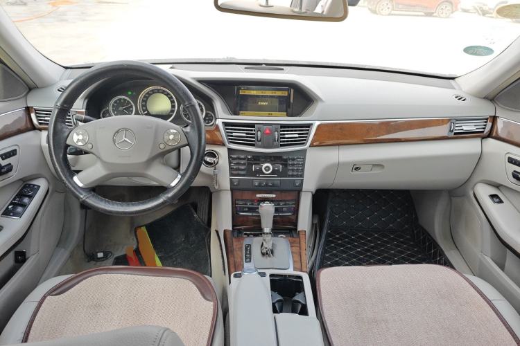 Used Mercedes-Benz E-Class 2010 E 260 L CGI Elegant Model Center Console