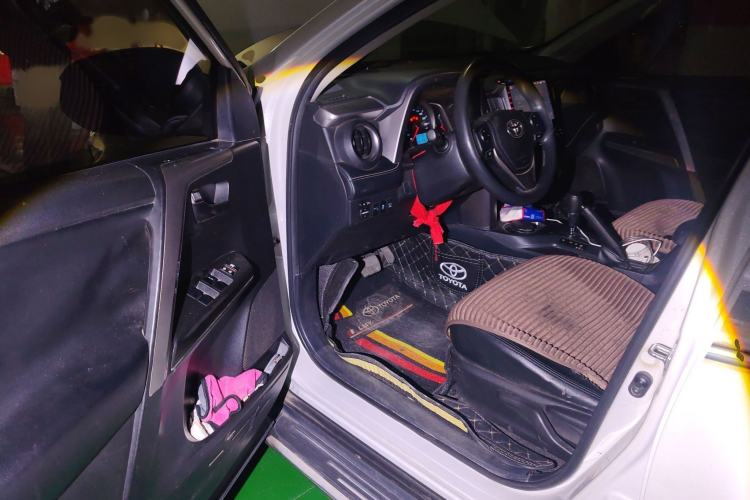 Used Toyota RAV4 2016 2.0L CVT Two-Wheel Drive Fashion Edition China V Standard
