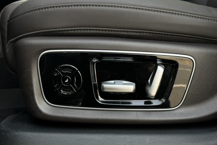 Used Li Auto L8 2023 Pro Model
