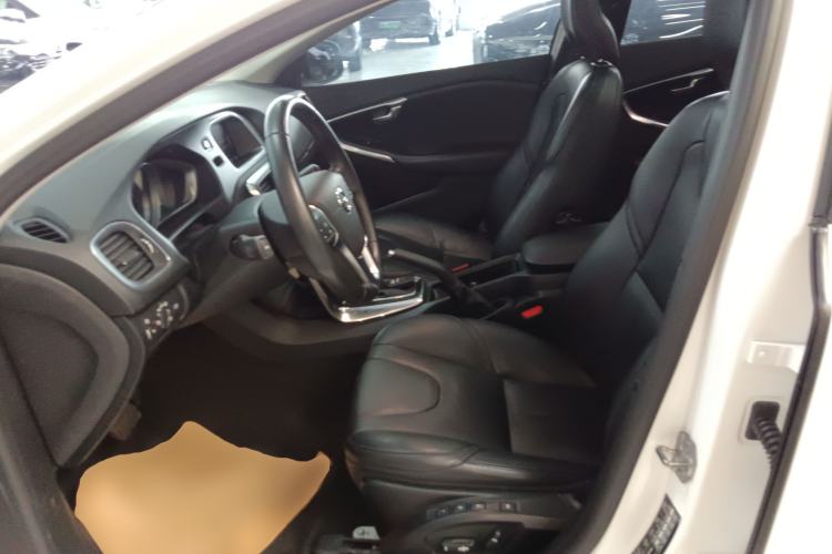 Used Volvo V40 2017 T3 Zhiyi Edition