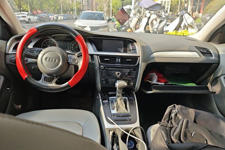 Used Audi A4L 2013 35 TFSI Automatic Standard Model Center Console