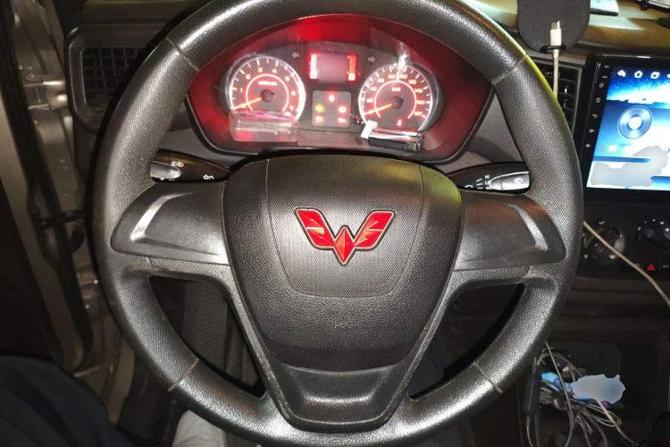 Used Wuling Hongguang V 2022 1.5L Jingqu Edition Enclosed-Window Vehicle with Hydraulic Power Steering LAR