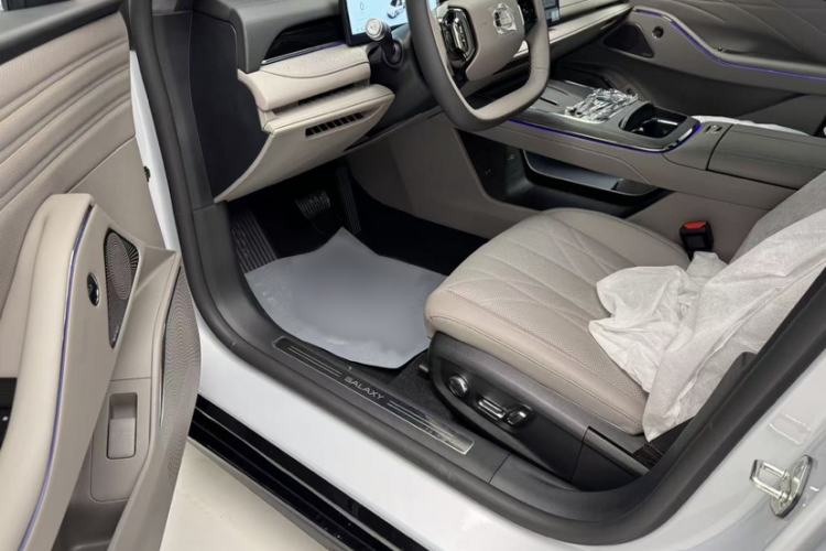 Used Geely Galaxy 8 2025 130km EM-P Starship Edition Interior 2