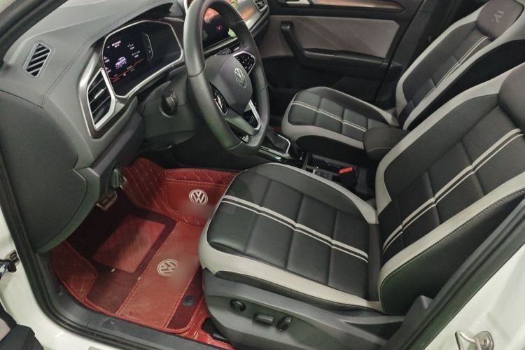 Used Volkswagen T-ROC 2024 300TSI DSG Two-Wheel-Drive Chen Guang Edition