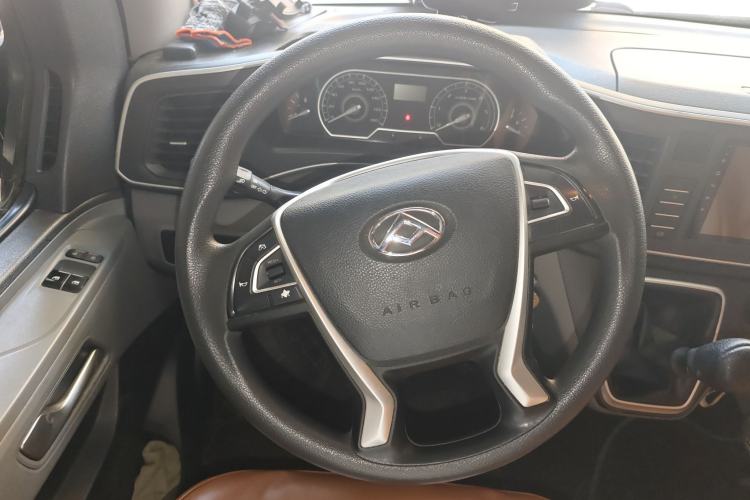 Used SAIC MAXUS Xintu V80 2021 2.0T Manual Classic Aoyuntong 127 PS Mid-axle Mid-roof 6/7/8/9-Seater Steering Wheel