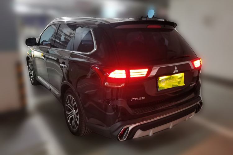 Used Mitsubishi Outlander 2018 2.4L 4x4 Luxury Edition 7-Seater