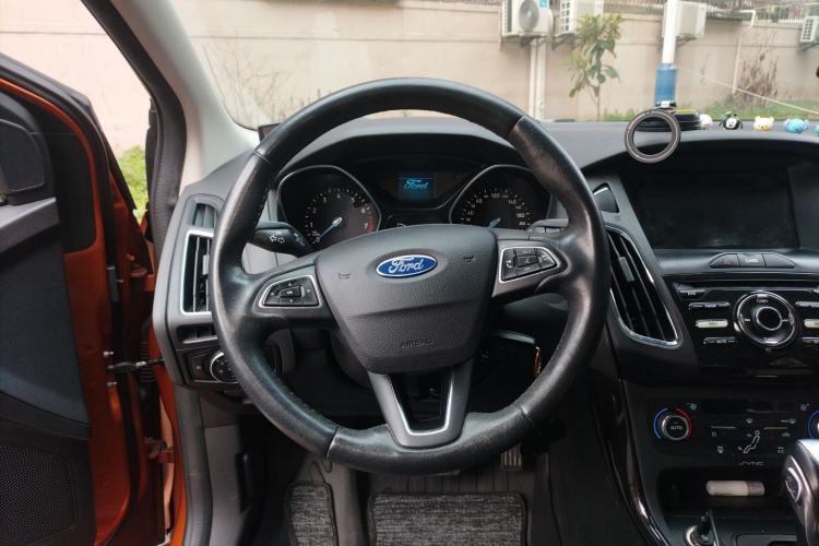 Used Ford Focus 2015 Hatchback EcoBoost 125 Automatic Supreme Style Edition
