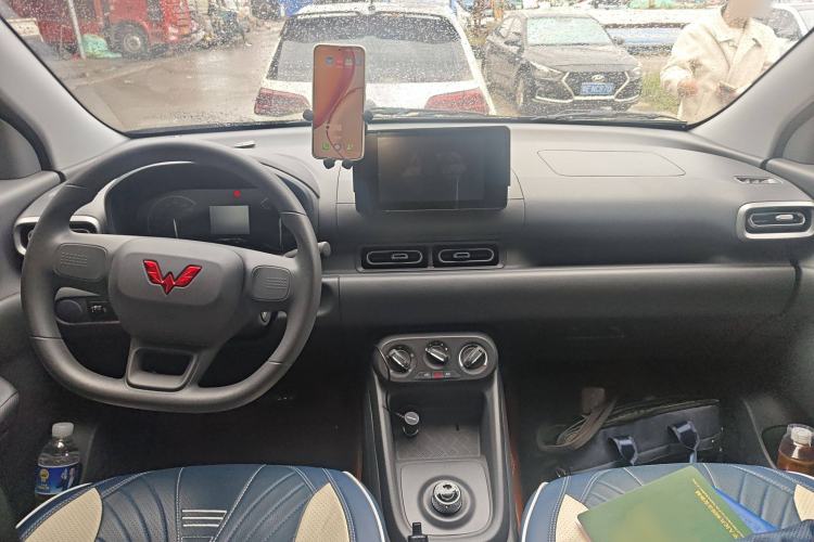 Used Wuling Hongguang New Energy 2025 Extended-Range Hybrid 50 km Standard Version
