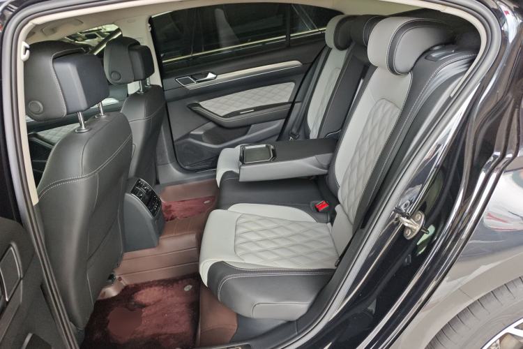 Used Volkswagen Magotan 2023 2 Million Units Limited Edition 330TSI DSG Leading Version