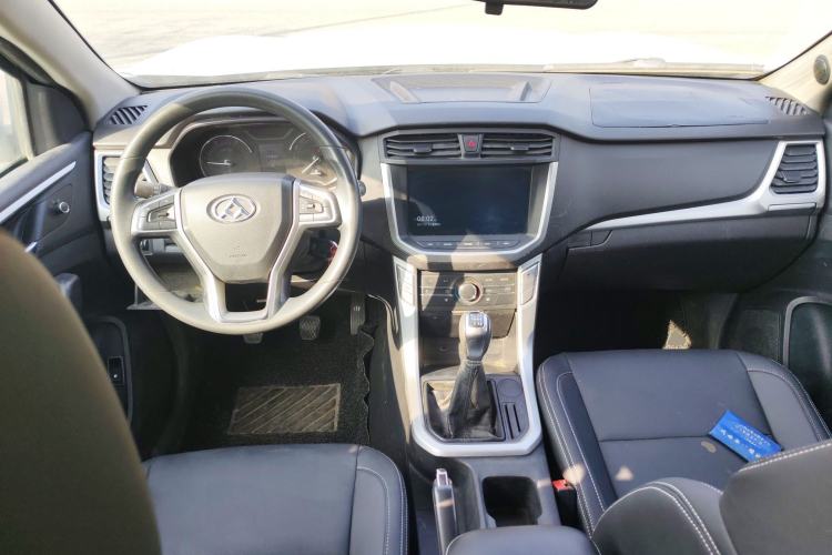 Used SAIC MAXUS T60 2017 2.8T Diesel Manual Two-Wheel Drive High-Ride Elite Long-Body Emission Standard V
