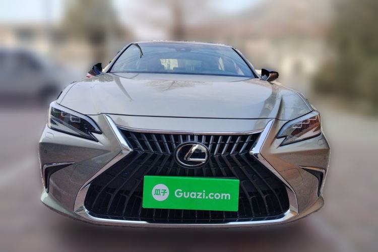 Used Lexus ES 2022 300h Deluxe Edition
