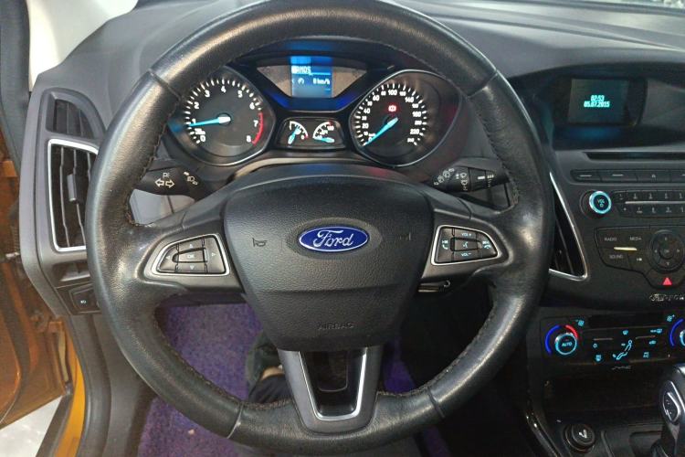 Used Ford Focus 2015 Hatchback 1.6L Automatic Fashion Edition Steering Wheel
