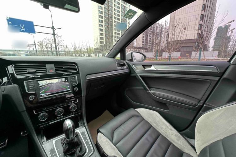 Used Volkswagen Golf 2017 280TSI Automatic R-Line Million-Vehicle Commemorative Edition
