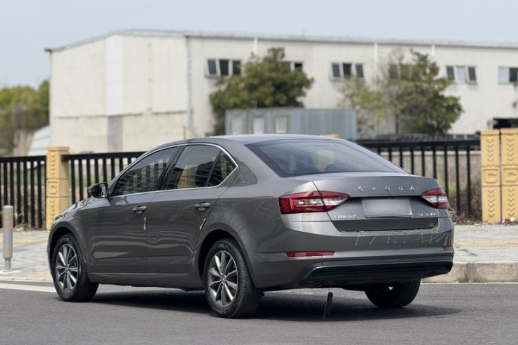 Used Skoda Octavia 2021 1.5L Automatic Comfort Edition Exterior 3