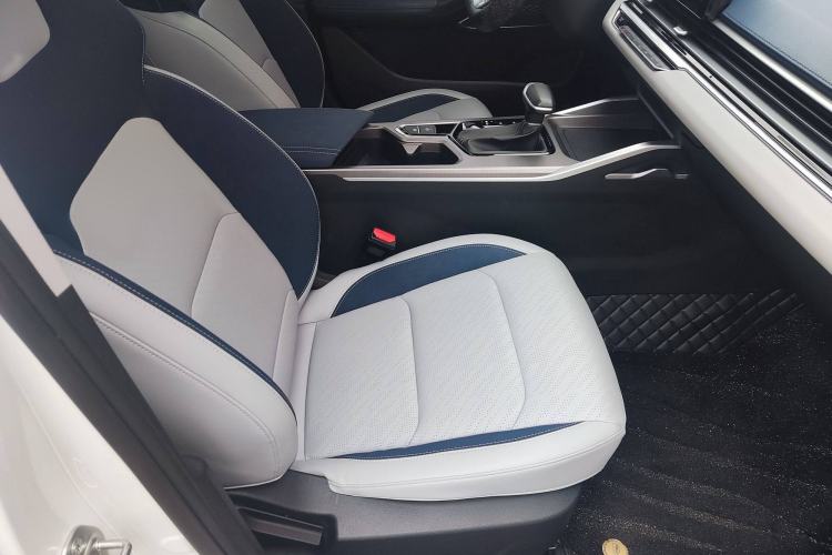 Used Geely Auto Emgrand 2022 4th Generation 1.5L CVT Flagship Model
