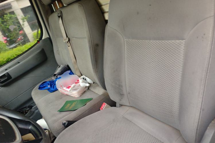 Used SAIC MAXUS Xintu V80 2021 2.0T Manual Classic City Delivery King Long Wheelbase Mid-Roof 3 Seats Left Rear Seat