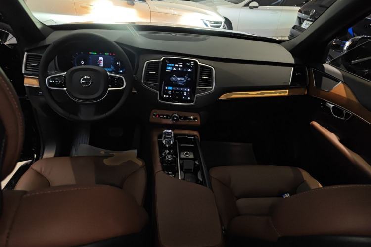 Used Volvo XC90 2025 B5 SmartDrive Luxury Edition 7-Seater
