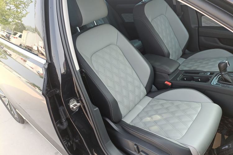 Used Volkswagen Magotan 2023 2 Million Units Limited Edition 330TSI DSG Leading Version Right Front Seat