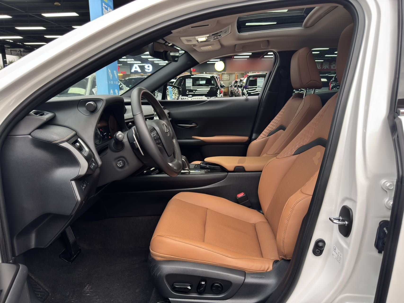 Переднее сиденье в автомобиле