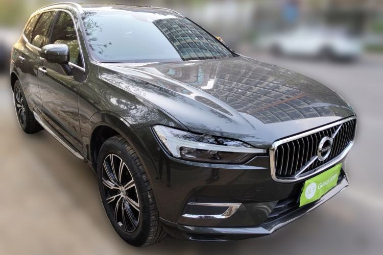 Used Volvo XC60 2021 T5 4x4 Smart Luxury Edition Front Right 45 Deg