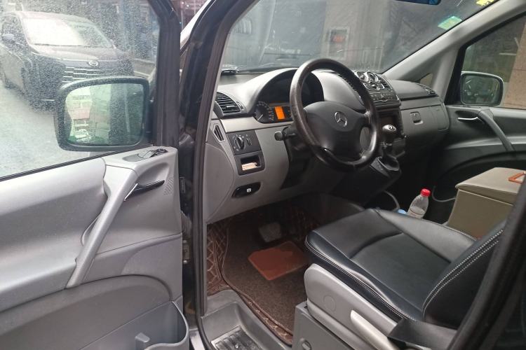 Used Mercedes-Benz Vito 2011 2.5L 7-seater executive version