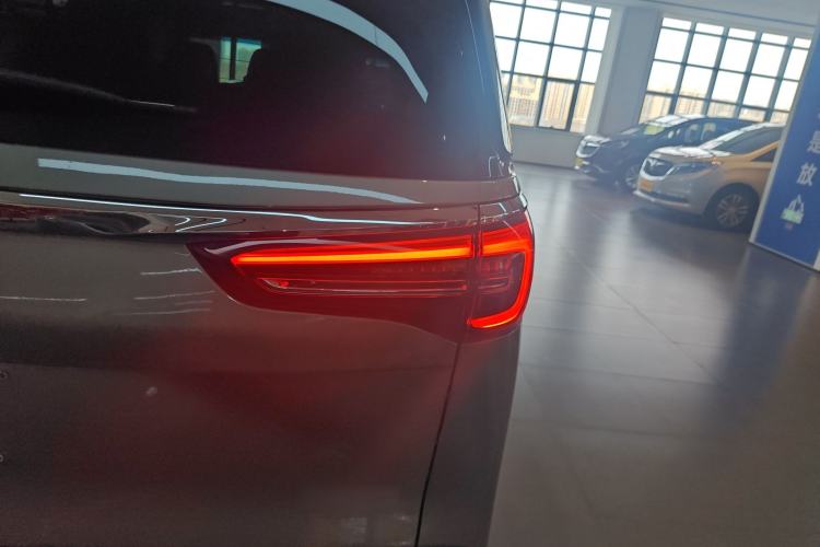 Used Buick GL8 2022 ES Landtrek 653T Luxury Edition