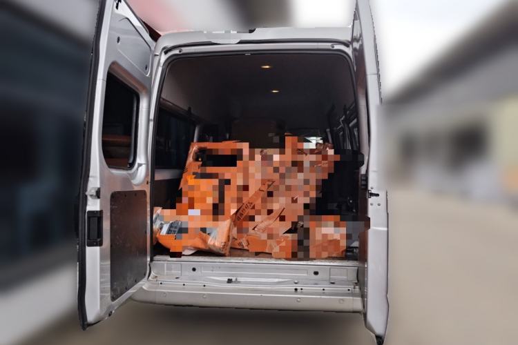 Used JMC Fushun 2025 2.0T 8AT Diesel Mid-Roof Mid-Height Commercial Multi-Purpose 7-Seater Passenger Vehicle