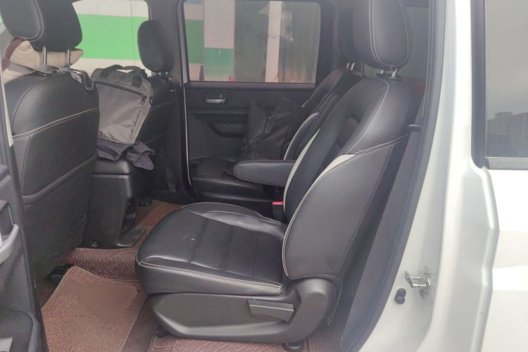 Used Wuling Hongguang PLUS 2019 1.5T Manual Luxury 7-Seater
