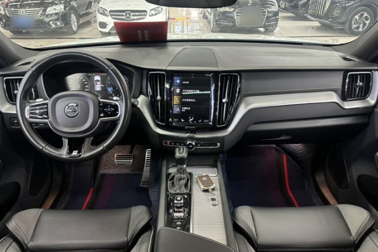 Used Volvo XC60 2019 T5 4x4 Smart & Dynamic Sport Edition China VI Standard