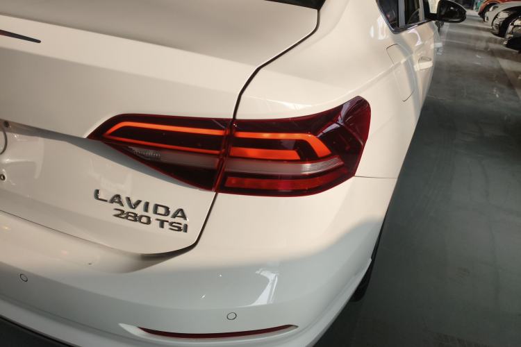 Used Volkswagen Lavida 2021 280TSI DSG Comfort Edition Exterior 3