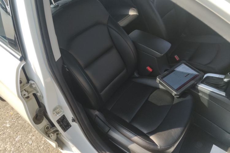 Used Hyundai Elantra (6th Generation / Lingdong) 2016 1.6L Automatic ZhiXuan · Youth Edition