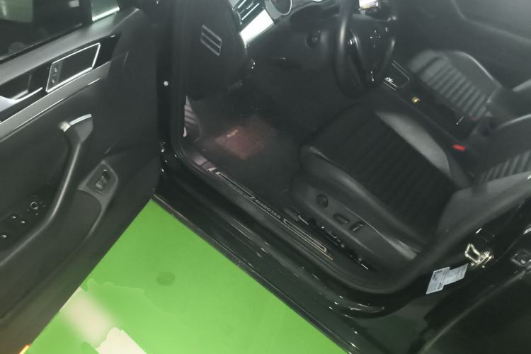 Used Volkswagen Magotan 2016 1.8TSI Smart Comfort Model Driver Seat