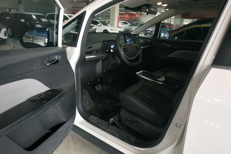 Used Venucia VX6 2023 520 Pro
