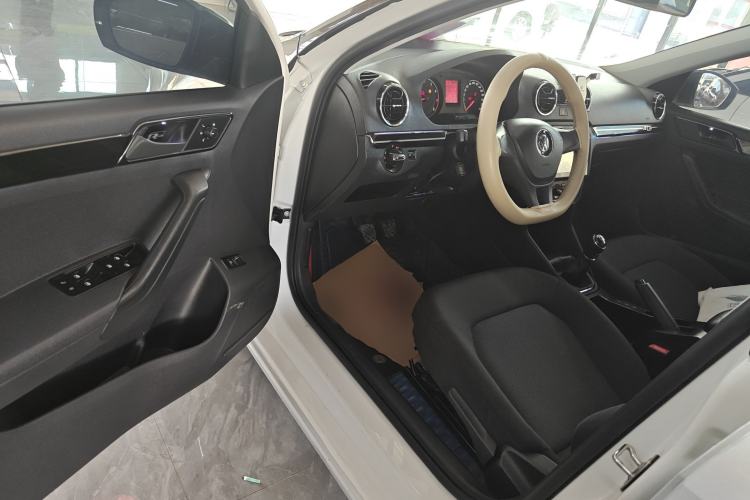 Used Volkswagen Jetta 2017 1.4L Manual Fashion Edition
