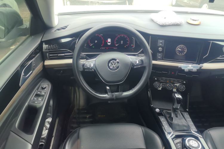 Used Volkswagen Passat 2019 330TSI Luxury Edition China VI Standard Steering Wheel