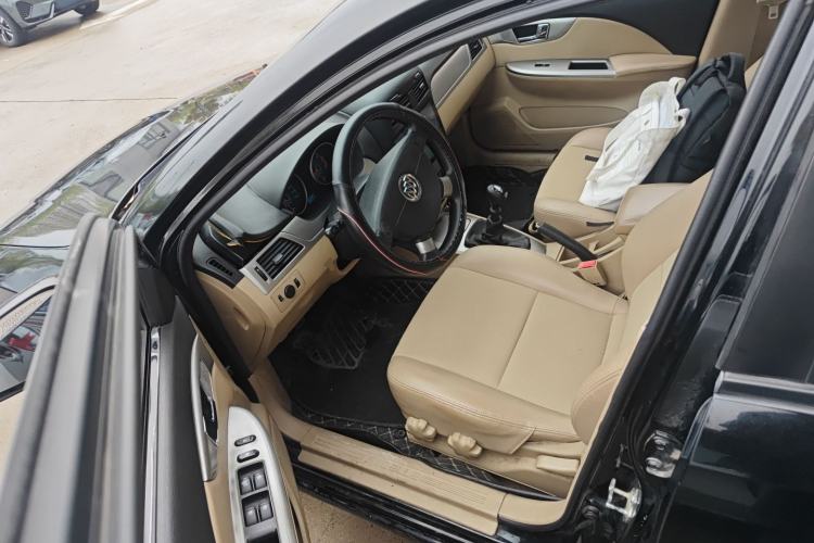 Used Buick Excelle 2013 1.5L Manual Classic Model Driver Seat