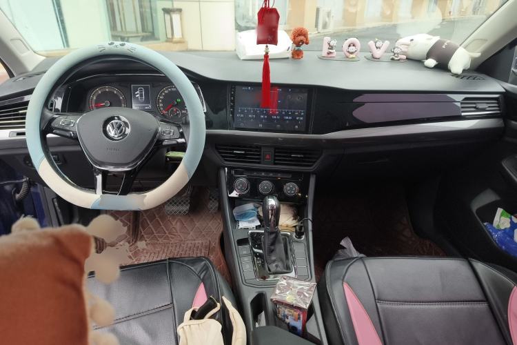 Used Volkswagen Bora 2019 1.5L Automatic Comfort Model Center Console